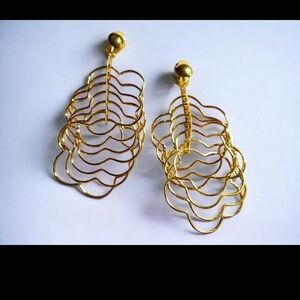 Elegant Gold Wave Earrings